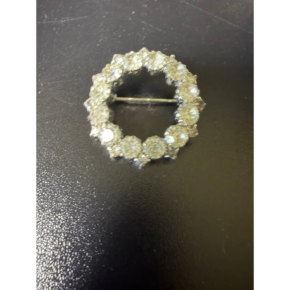 Vintage Silver Tone Clear Rhinestone Wreath Circle Brooch Pin Elegant Sparkling